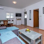 3 Bedroom Beautiful In Apartament *