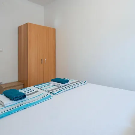 Apartamento 3 Bedroom Beautiful In Peroj