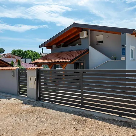 3 Bedroom Beautiful In Apartamento