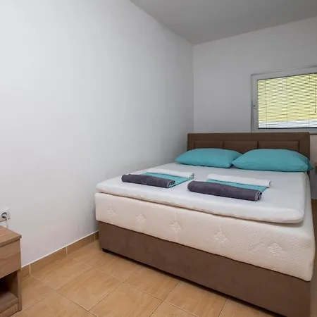 Stunning In With Wifi Apartment Peroj
