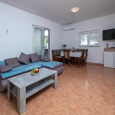 Apartment Stunning In With Wifi Peroj