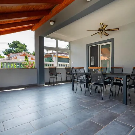 Stunning In With Wifi Apartment