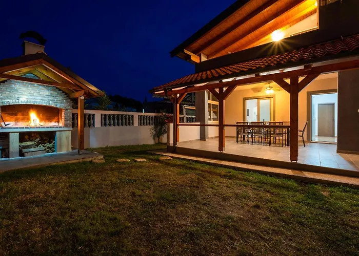 Stunning In With Wifi Apartament Peroj